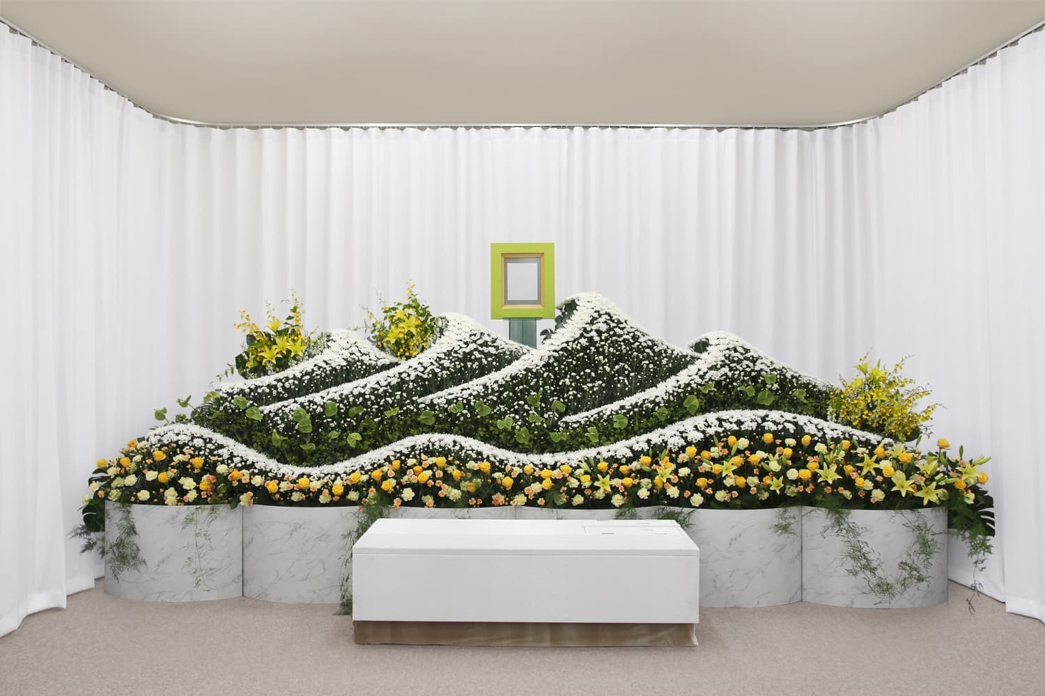 画像:生花祭壇
